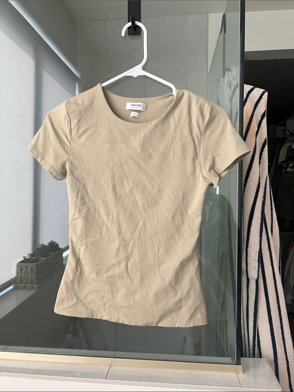 Aritzia olive martini contour marvel tee size medium